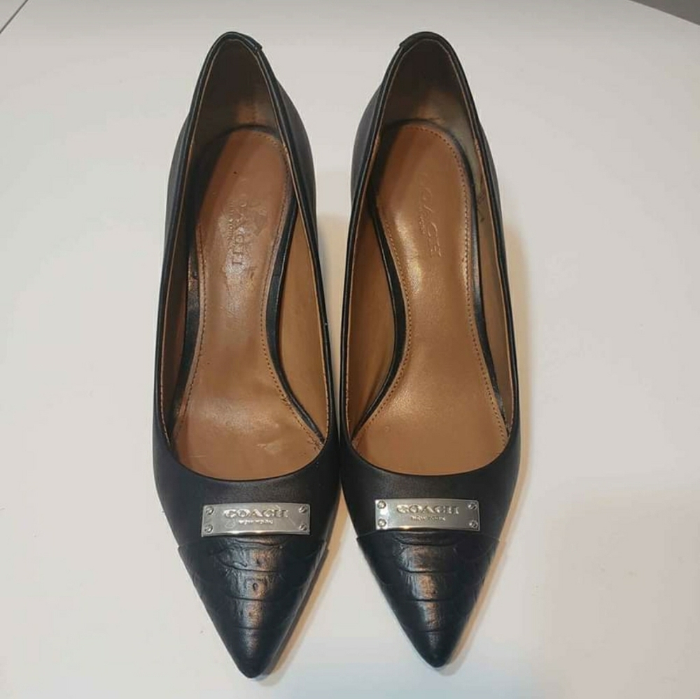 Beautiful COACH Black Leather Heels. Sz 5 US Wmns